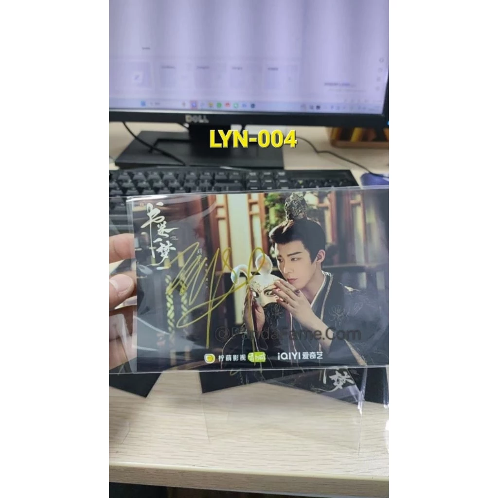 Liu Yuning Photo Card with Sign - Set C