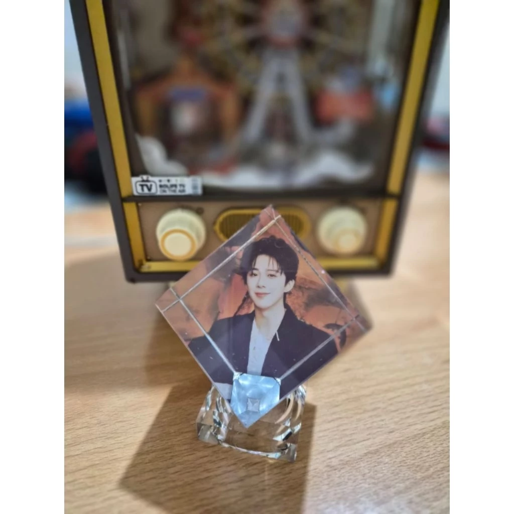 Lampu Kristal Liu Yuning