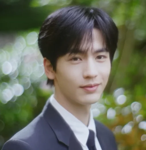 Profil Lengkap Zhang Linghe: 10 Fakta Menarik & Drama Terbaik